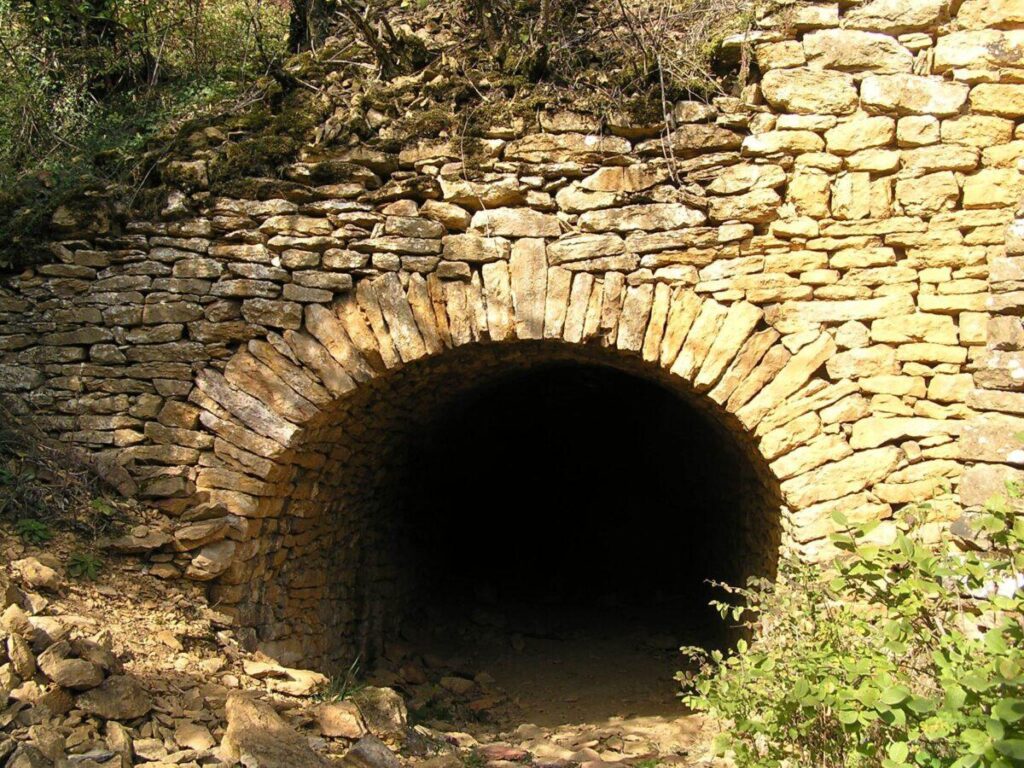 Tunnel de carrière - Michel Matray - Chenelette