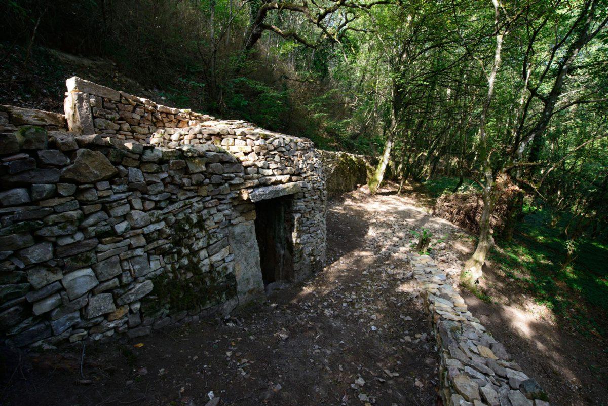 vue depuis le terrain en contrebas du chemin des Pierres Blanches